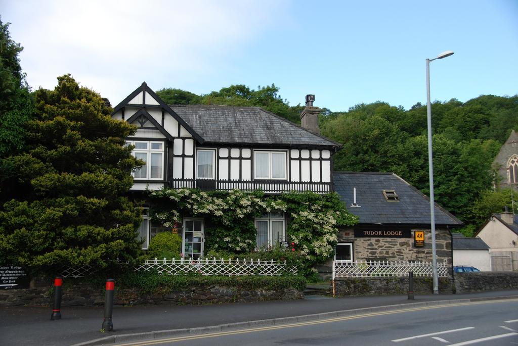 Tudor Lodge ポルスマドグ エクステリア 写真